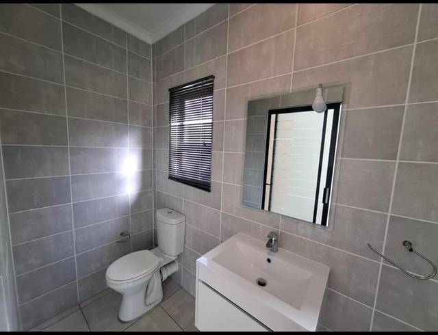 2 BEDROOM PROPERTY TO RENT IN PAARDEVLEI